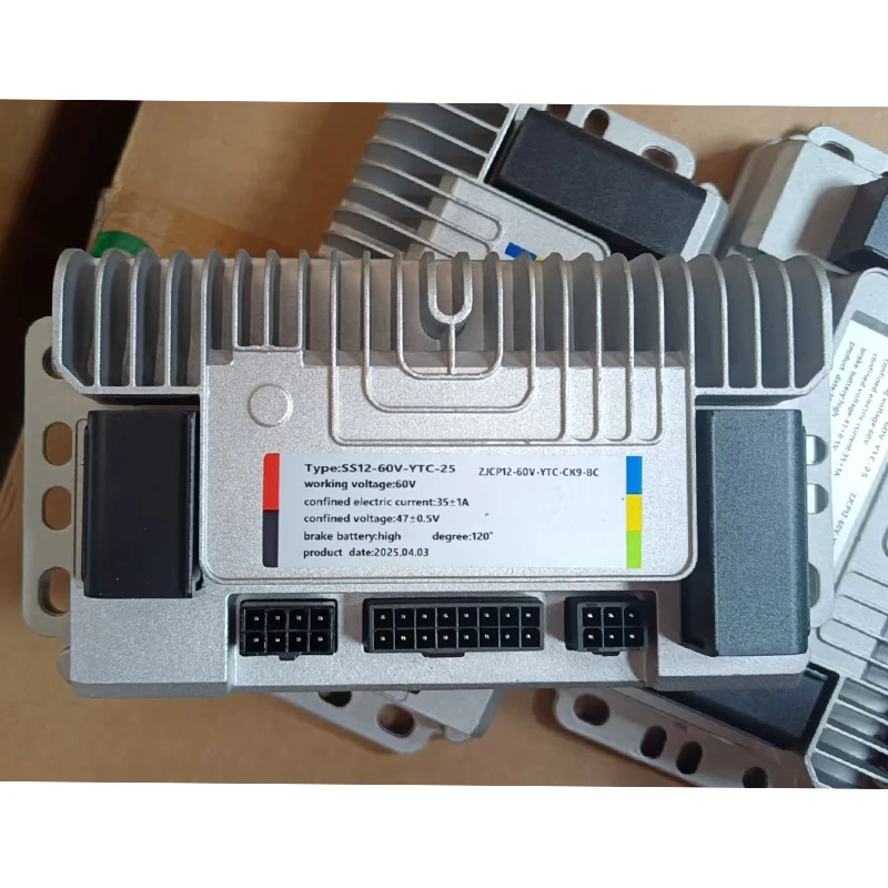 

Контроллер высокой мощности 1500 Вт, 60 В, подходящий для аксессуаров для электрических мотоциклов и электрических скутеров