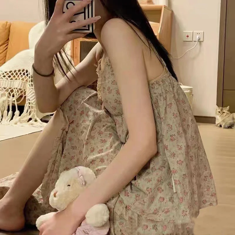 Pajamas Women Summer Suspender Pants INS Vintage Fragmentary FrenchSweet Sexy Can be Worn Out Two-piece Set with Breast Pad Slee