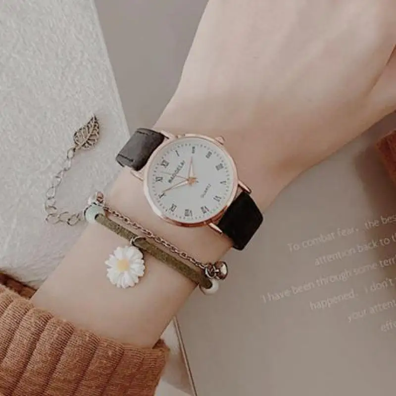 

Retro Round Quartz Roma Dial Casual Wrist Watches Leather Strap for Women Fashionable Clock Waterproof Wristwatch