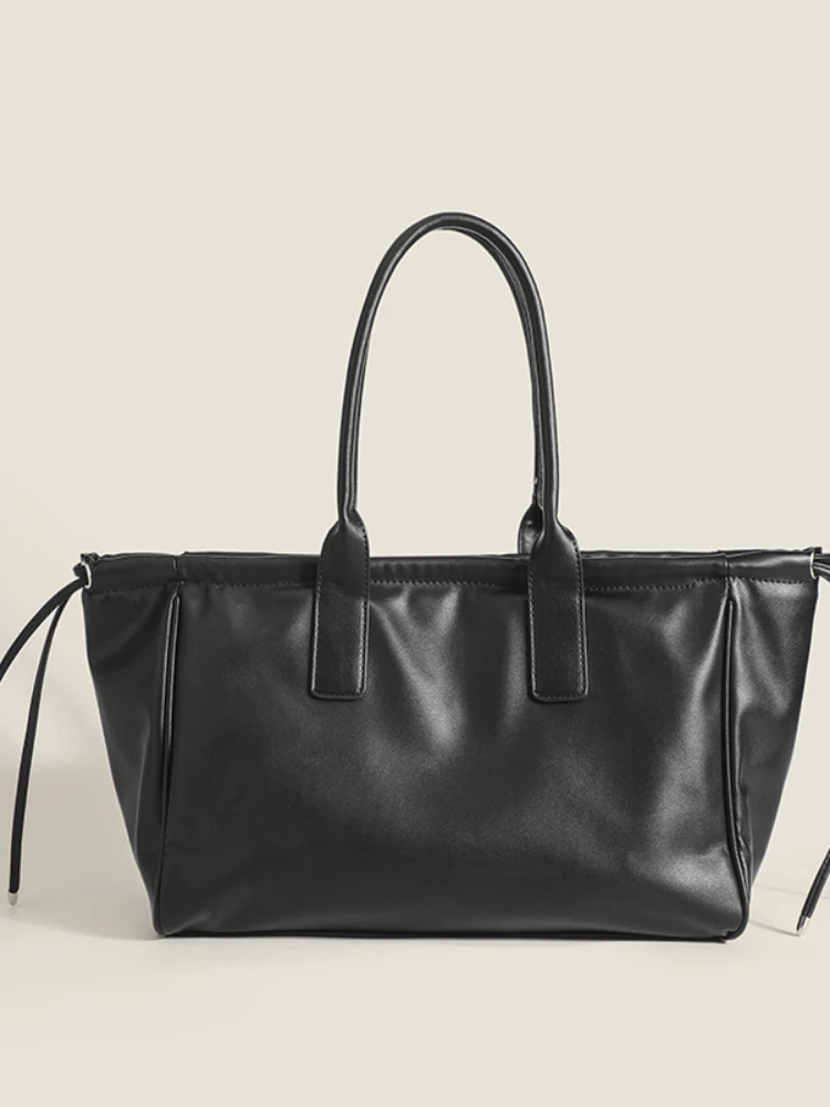 2023 Tote Bag Luxury Designer Handbag For Women Fashion And Highlevel Sense Drawstring Shoulder Bags High Capacity Free Shipping