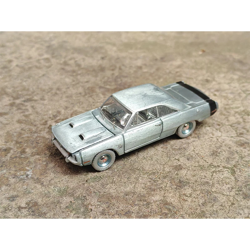 Модель автомобиля Dodge Challenger Hellcat Shelby Camaro из металла