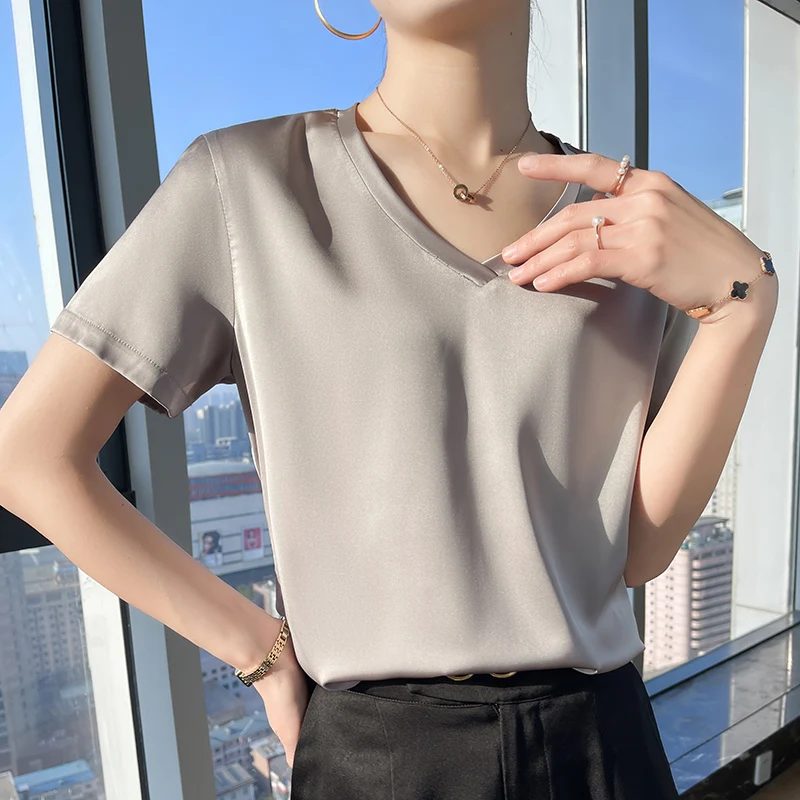 

Summer New Women's Satin Silk Women's V-Neck Short Sleeve Solid Color T-Shirt Fashion Light Luxury Cool Top T-Shirt