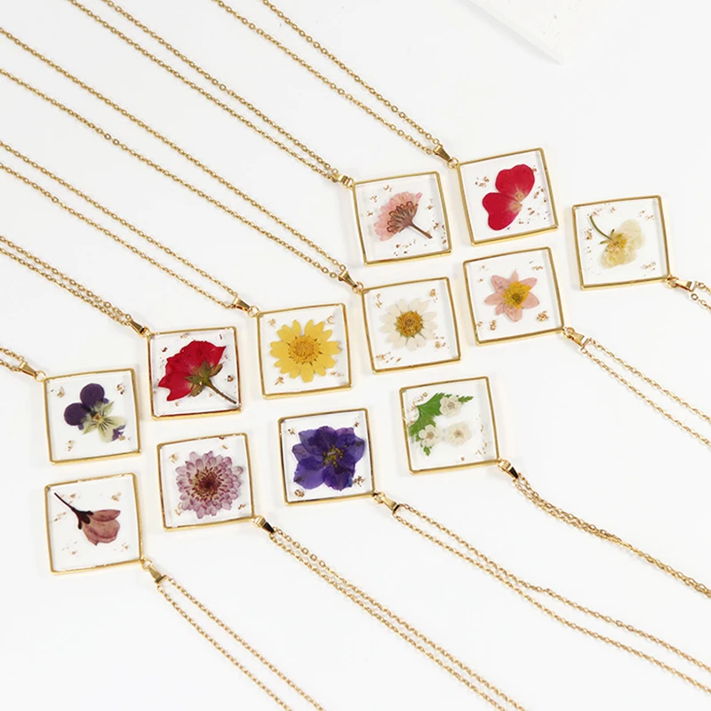 

European&American New Gold Dry Flower Necklace Rose Eternal Flower True Flower Simple Pendant Necklace Jewelry