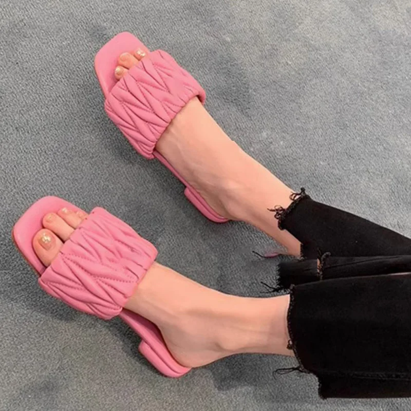 Women's slippers 2023 summer new casual fashion pleated flat bottomed square head sandals, wearing beach slippers on the outside