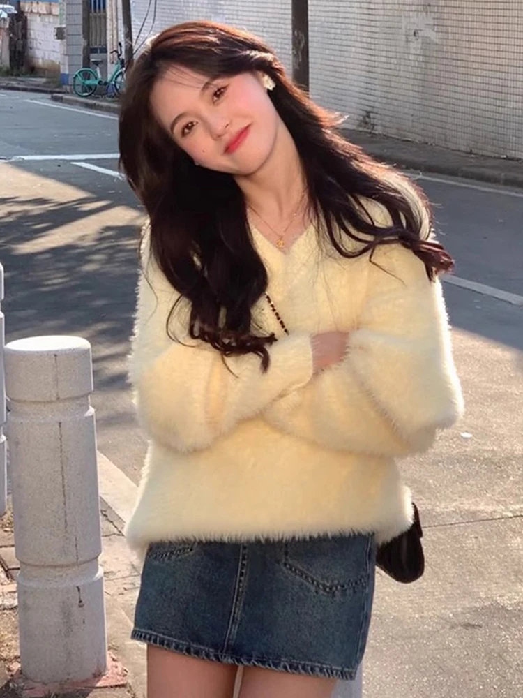 2024 New Idle Sle Milk Fufu White Mink Velvet Sweater Women Autumn and Winter V-neck Inner wear Base Top Thick