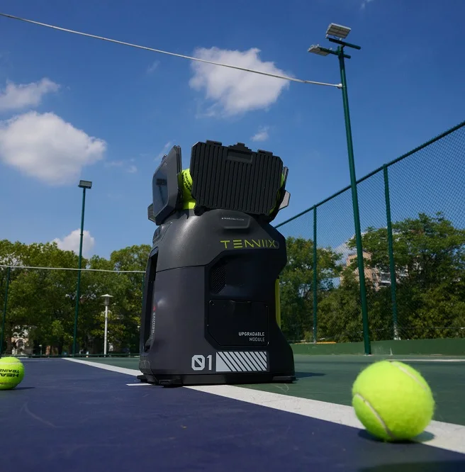 Фото Теннисный робот Tenniix с ИИ на базе машинного зрения для тренировок, портативная машина для запуска и отработки ударов теннисным мячом №5