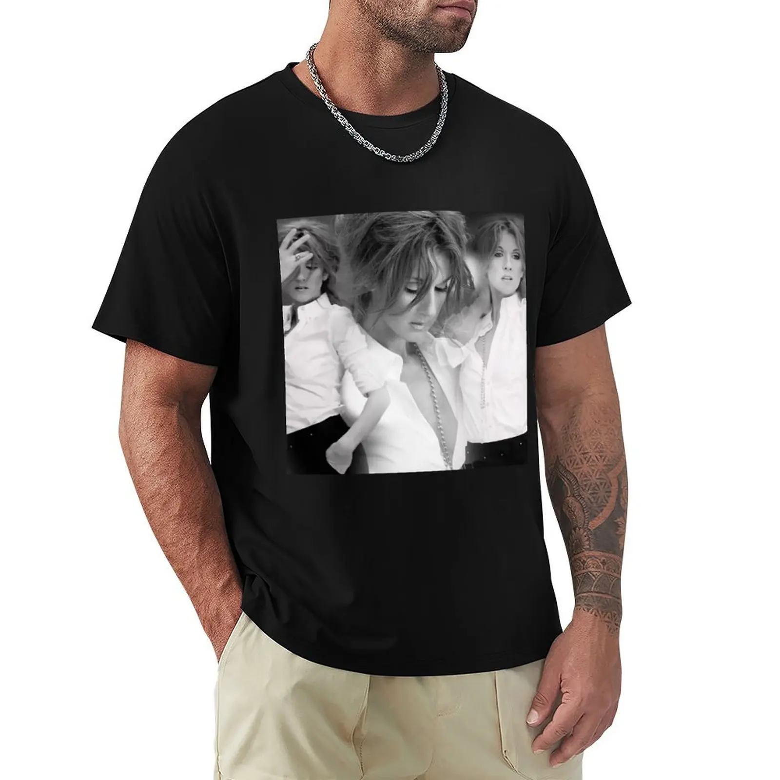 Крутой стиль Celine Dion с черно-белой футболкой