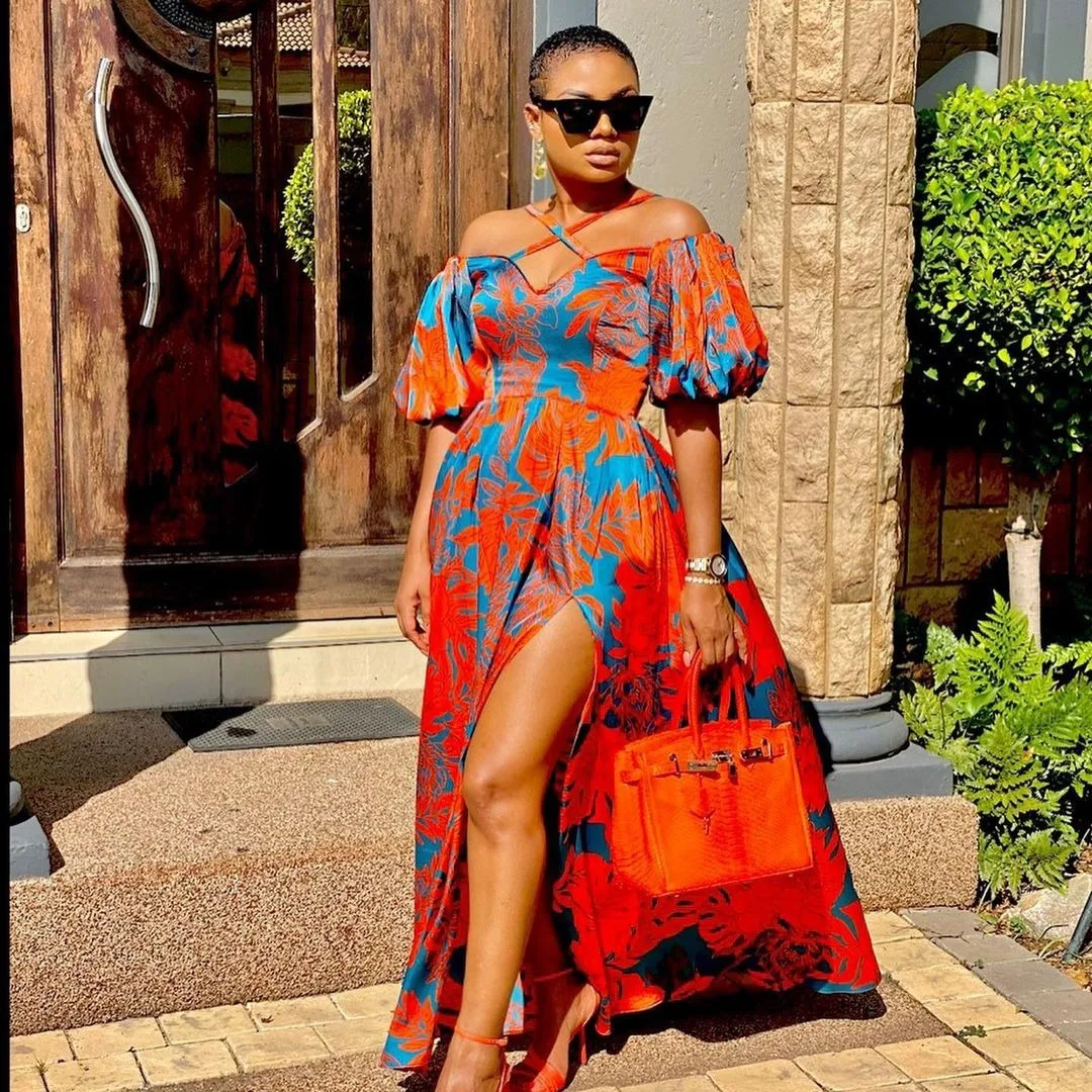 

Женское платье-миди с коротким рукавом и буффами