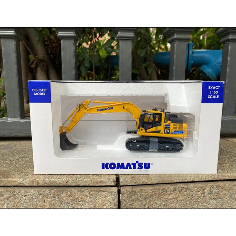 

UH 1:50 Scale Komatsu HB 215LC Hybrid Alloy Excavator Car Model 8135
