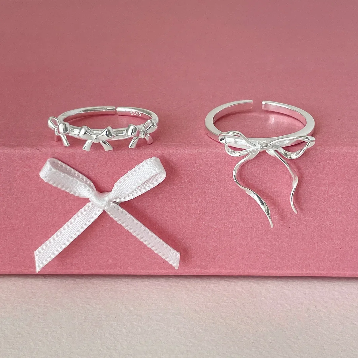 Женское регулируемое кольцо с геометрическими линиями и бантом