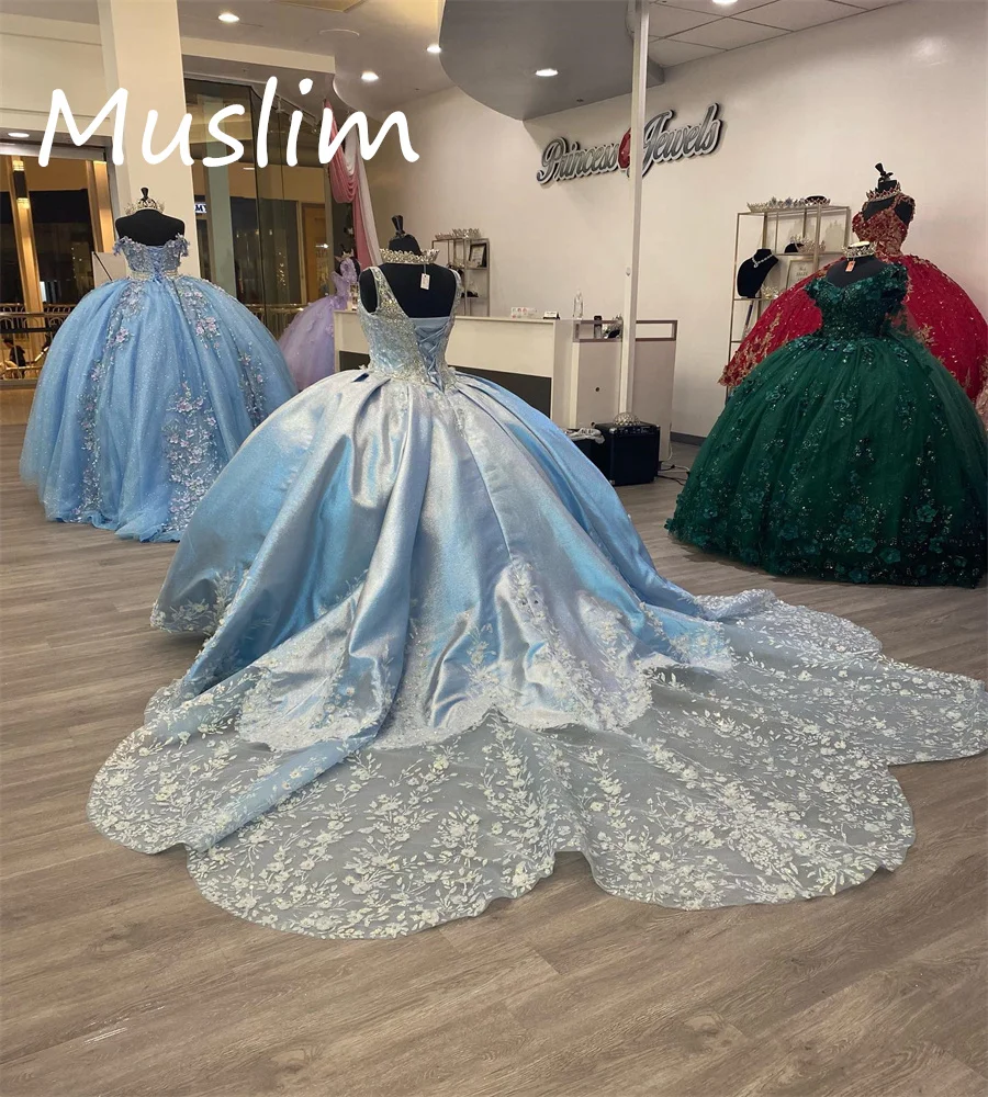 Платье с длинным шлейфом и V-образным вырезом без рукавов