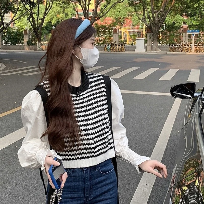

2022 Autumn New Striped Knitted Vest Bottoming Sleeveless Loose Sweater for Women Outer Wear Sweet Knitted Vest Vintage Sweater