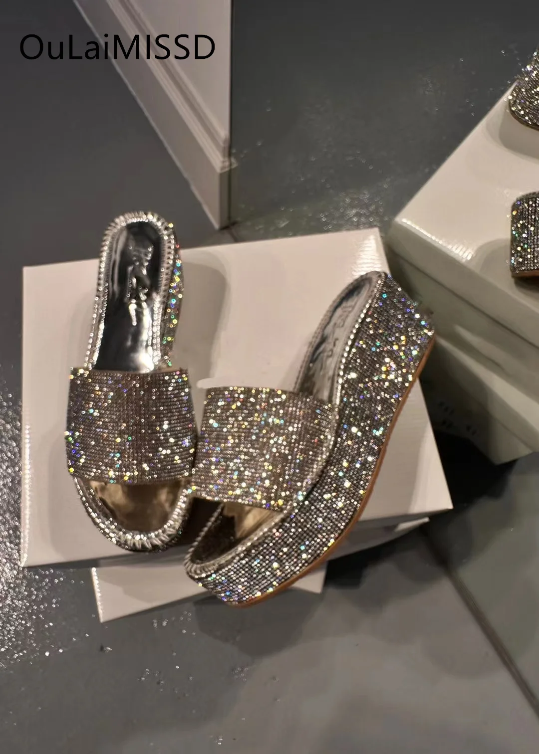 

Thick Sole Elevated Slippers 2023 Women Spring/Summer Rhinestone Elegant Slope Heel Sandals Vacation By The Seaside Flip flop