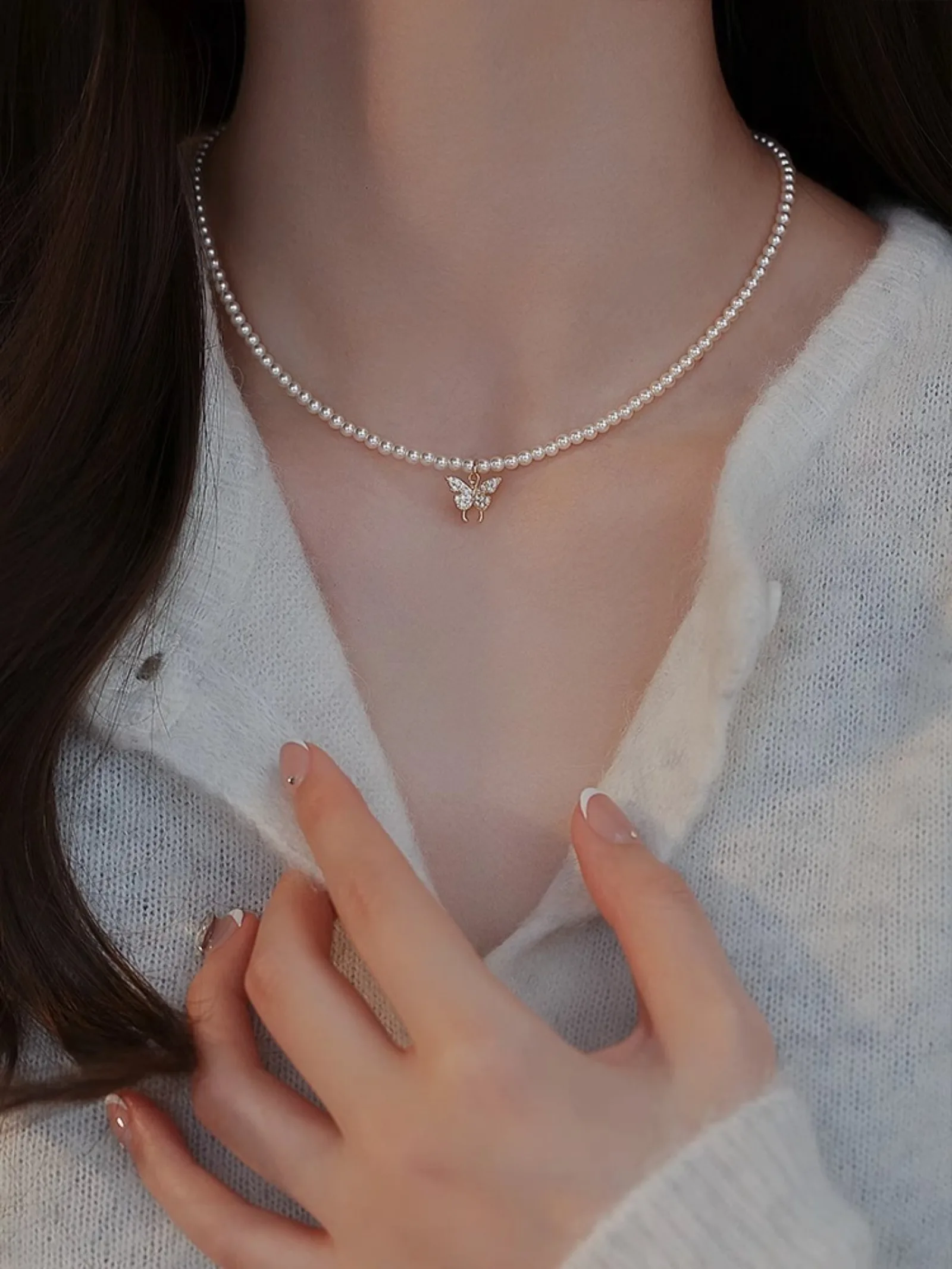 Серебряное ожерелье-бабочка с жемчужной цепочкой