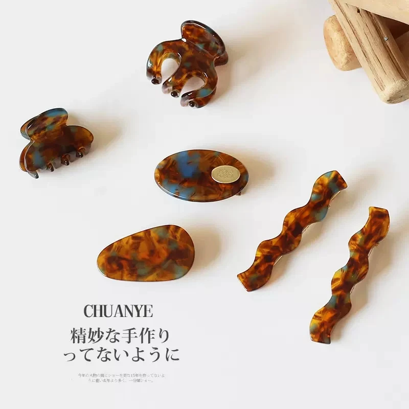 

Acetate Hair Claw Clip for Women Girls Mini Leopard Hair Clips Chic Hairclip Barrettes Crab Hairpins Clamp Hair Accessories