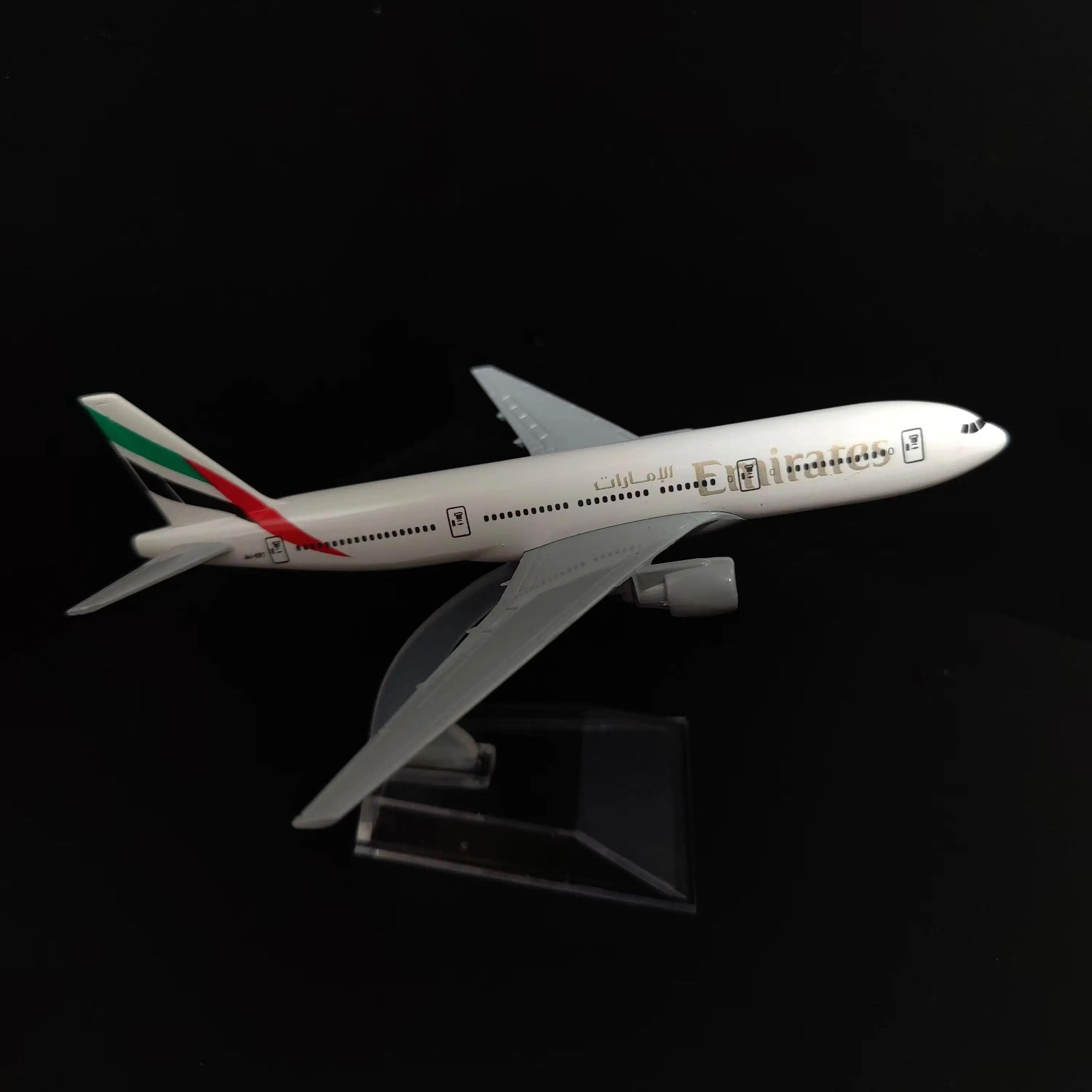 

Scale 1:400 Metal Aircraft Replica 15cm Fly Emirates B777 Boeing Airbus Airplane Diecast Model Kids Room Decor Gift Toys for Boy