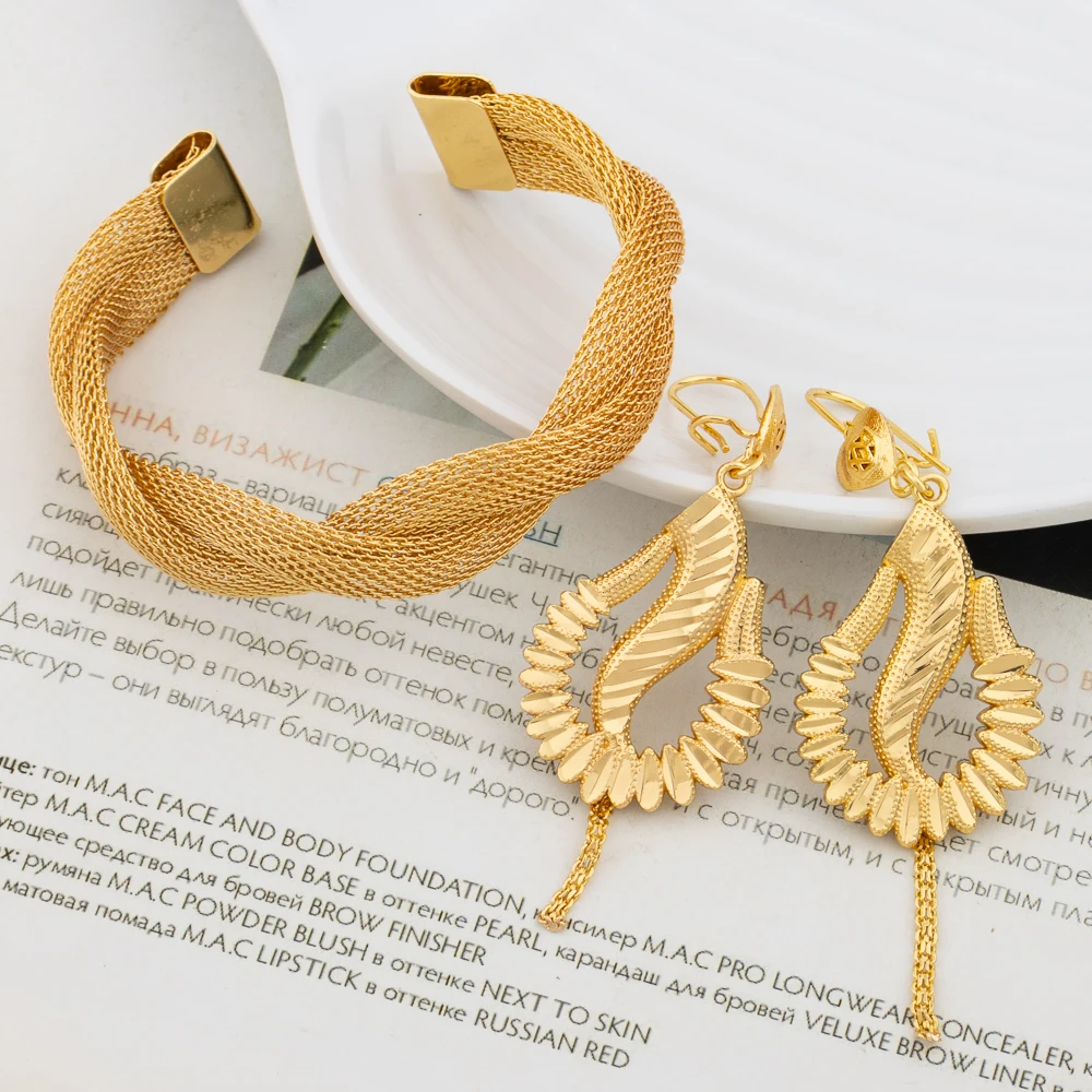 

Trendy Women Jewelry Sets African Dubai Fashion 18K Gold Color Cuff Bracelets Bohemia Earrings Accessories Set For Party Gifts