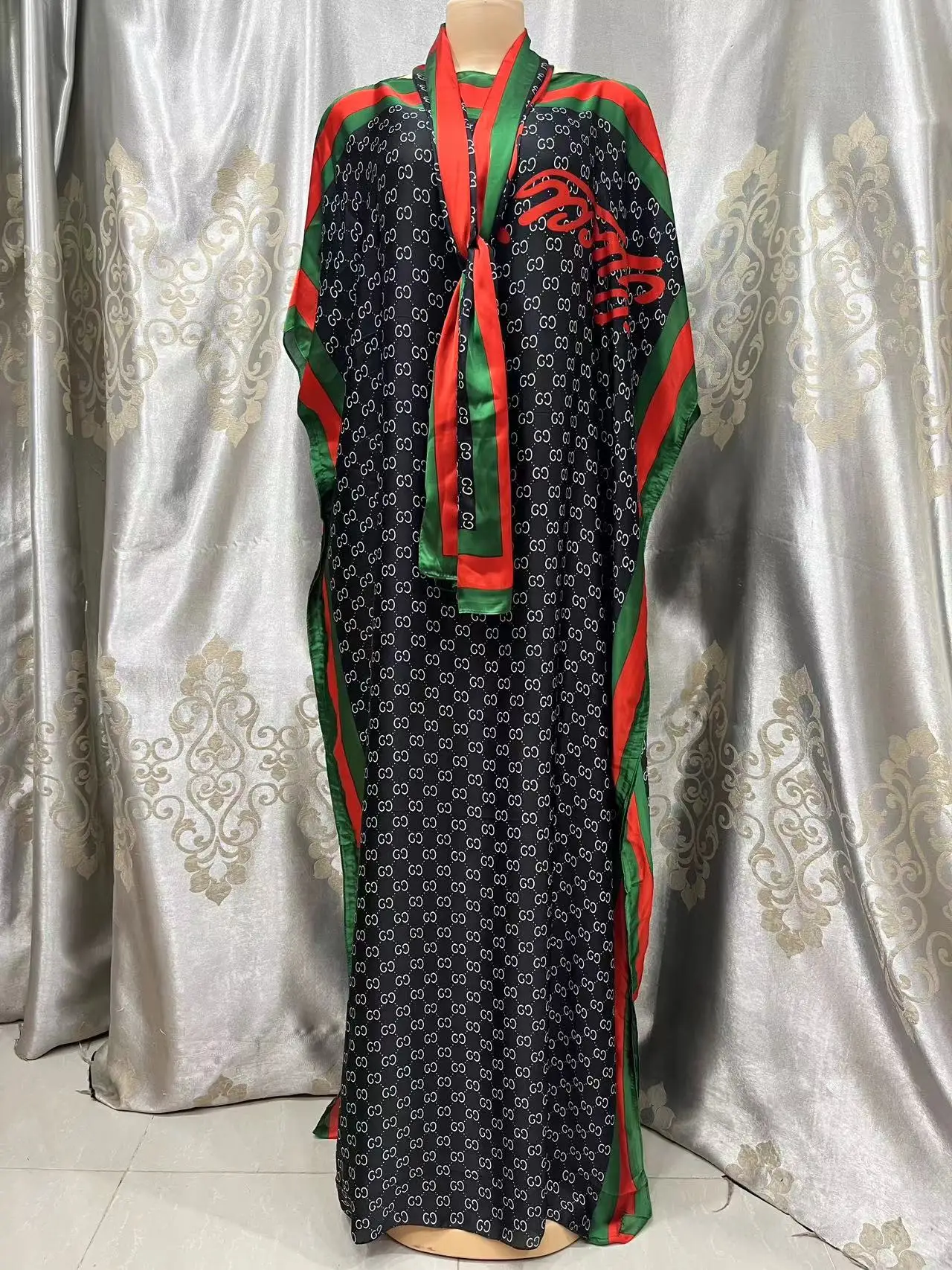 Features and specifications: Abayas + Headscarf  1 inch (in) = 2.54 centimeters (cm)  Printed Floral Silk Abayas Headscarf  Bust