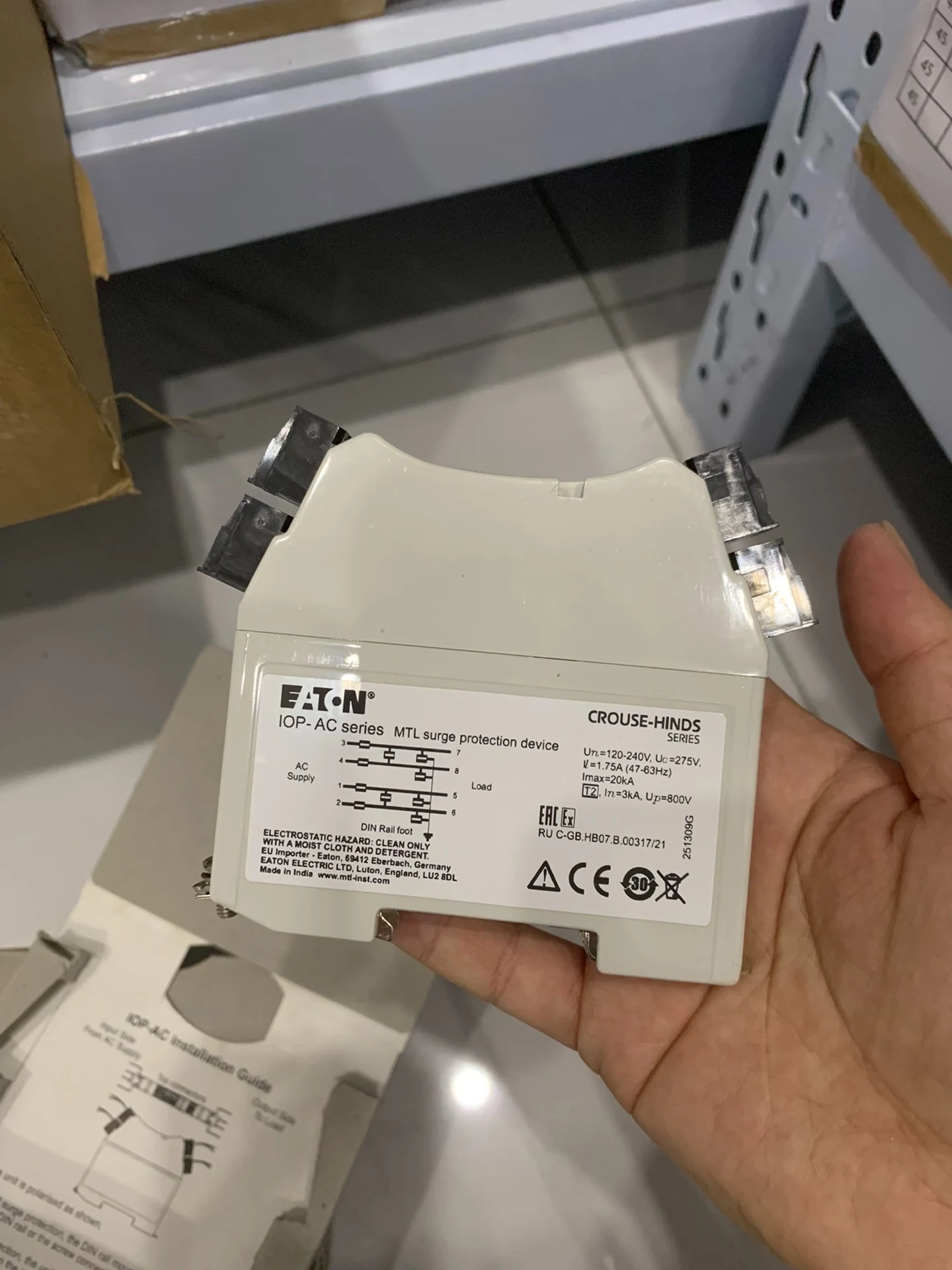 Фото Высококачественный сетевой фильтр Eaton IOP-AC №2