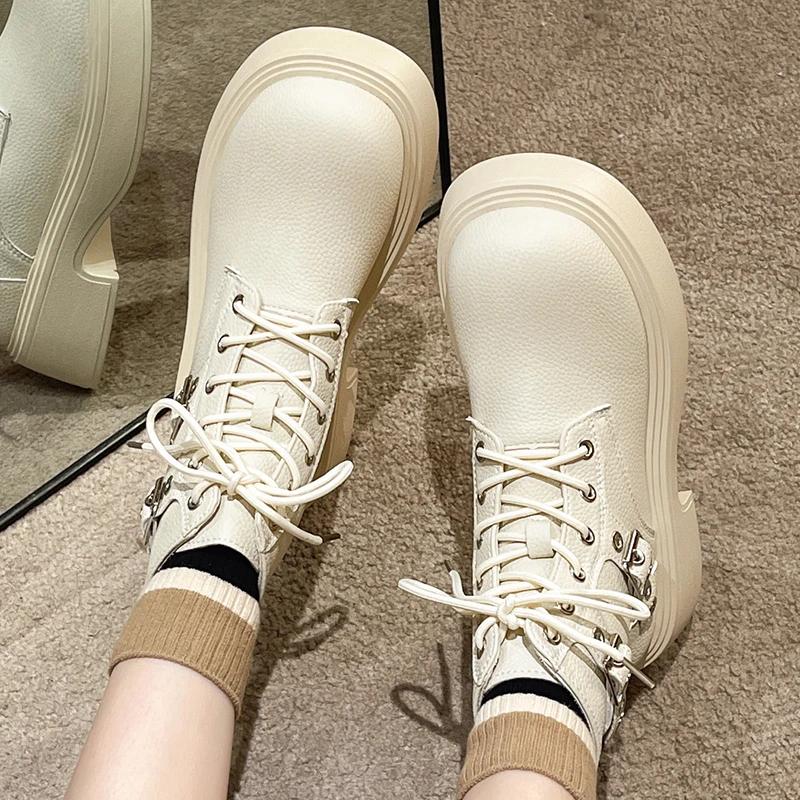 Женские ботинки на шнуровке мотоциклетные массивном каблуке черные в стиле панк