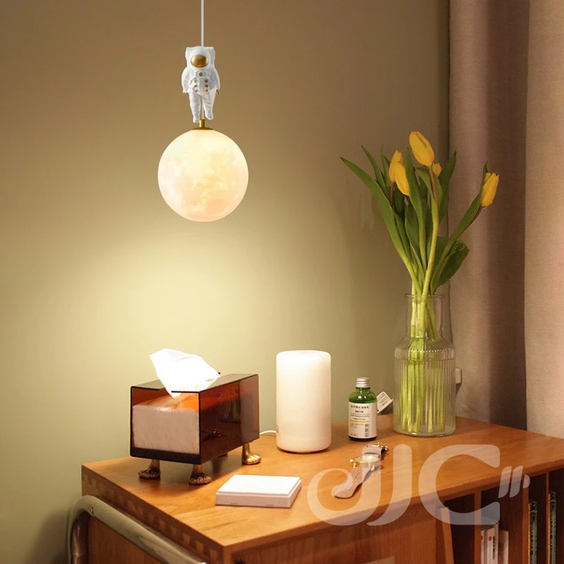 

JJC Creative Personality Art Bedroom Moon Bedside Lamp Commercial Nordic Modern Simple Astronaut Planet Lamp Bedroom Lamp