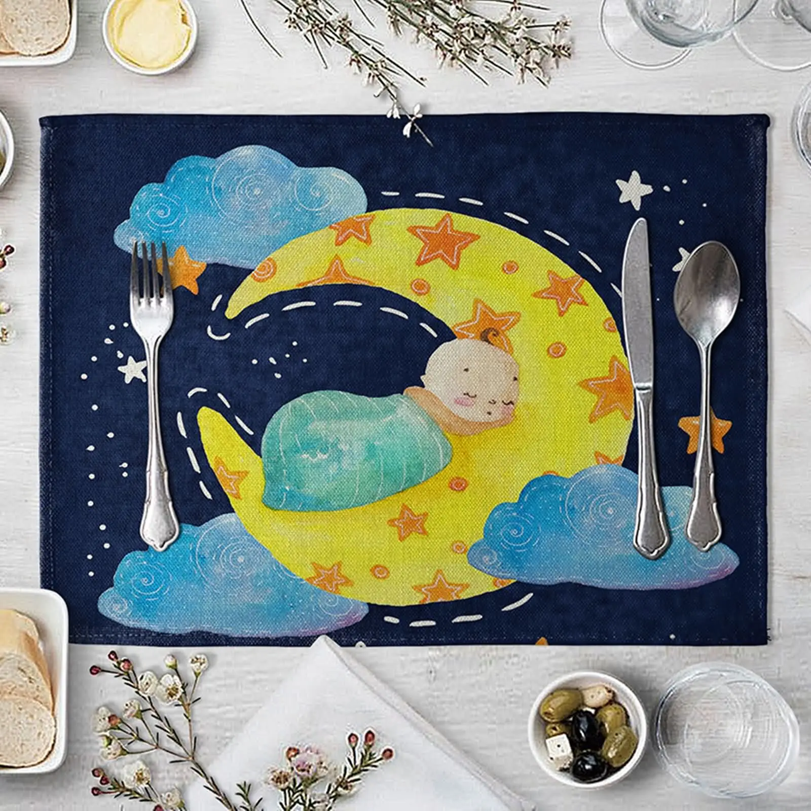 

Набор синих и желтых столовых приборов