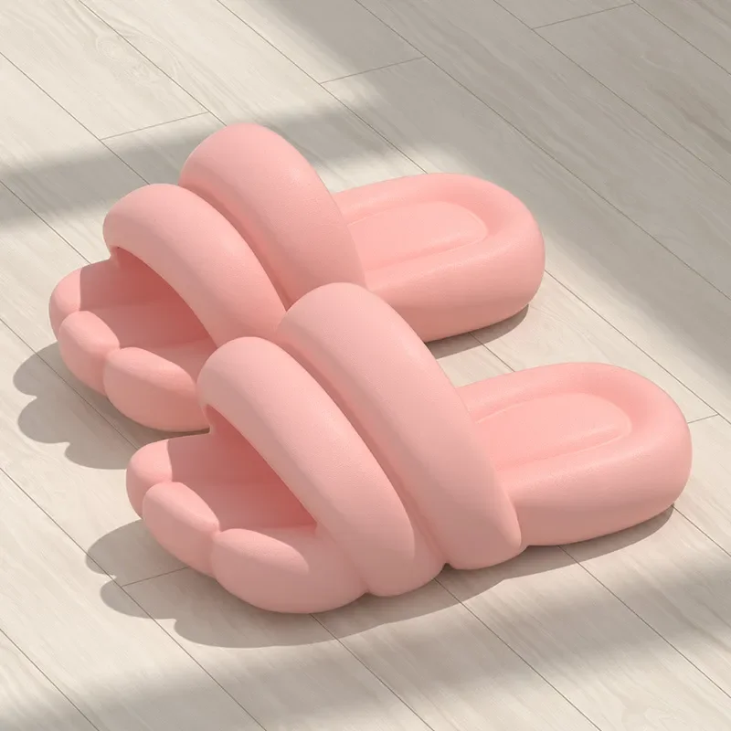 

Женские тапочки на толстой подошве для дома и улицы