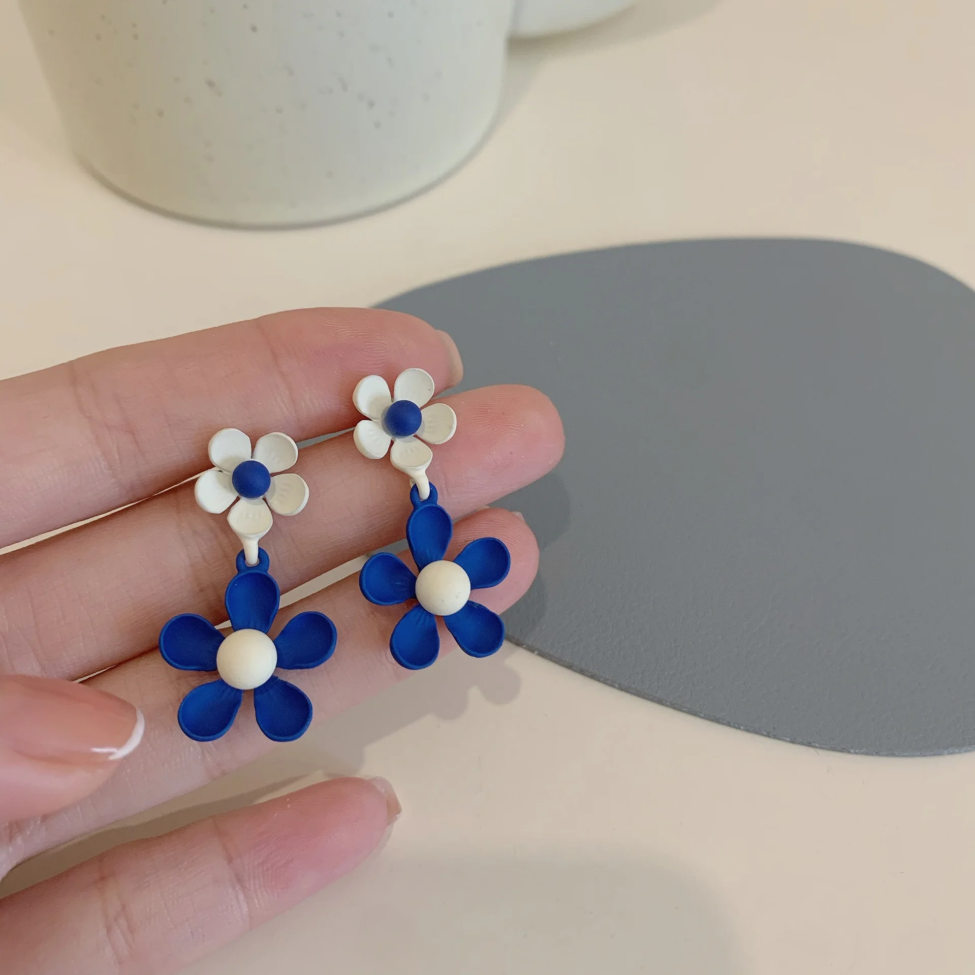 

Корейские серьги Klein, серьги с синими подсолнухами, серьги-клипсы с цветами, поддельные пирсинг, минималистичные корейские модные серьги, юв...