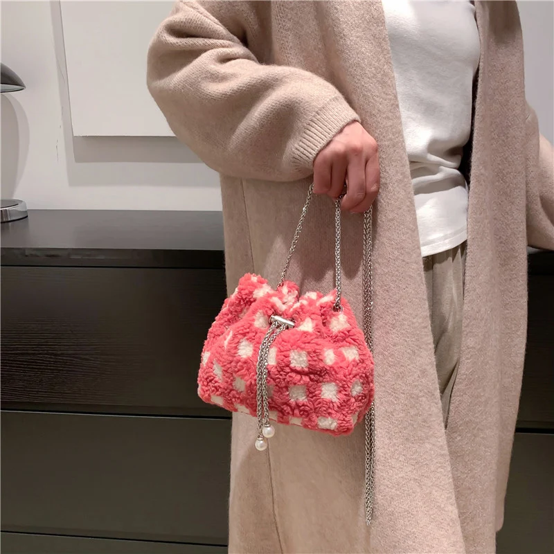 

2023 New Elegant Women Wool Fur Bucket Bags Chain Crossbody Bags Party Clutch Designer Lady Pink Shoulder Bags Travel Handbags