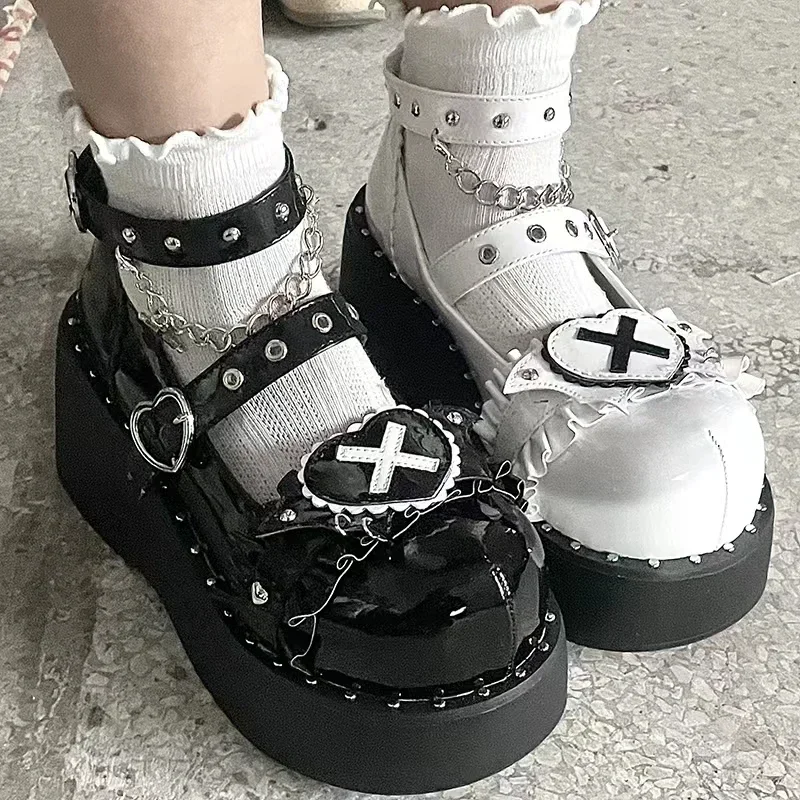

Туфли женские из лакированной кожи, туфли в стиле «лолита», на платформе, с металлической цепочкой, в японском стиле, Туфли Мэри Джейн на плоской подошве, с ремешком на щиколотке