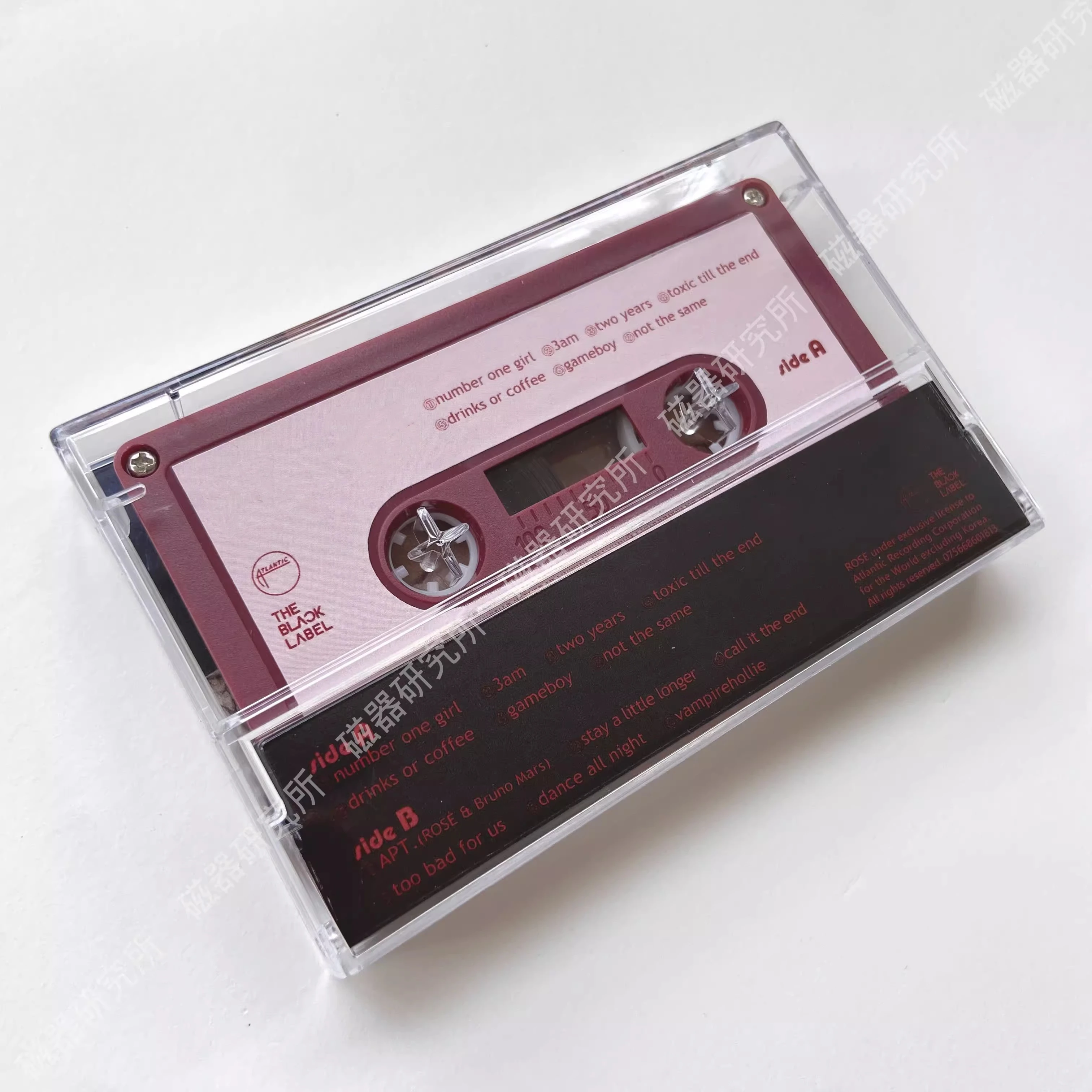 Фото K-pop Girl Idol Groups APT Музыкальная лента Рози Альбом Vampirehollie Кассета Косплей Walkman Рекордер Автомобиль Soundtracks Коллекция коробок №5
