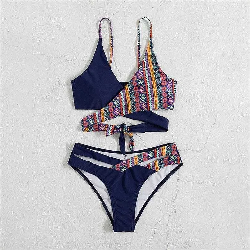 Рисунок 6 - Женское бикини с двумя плечами