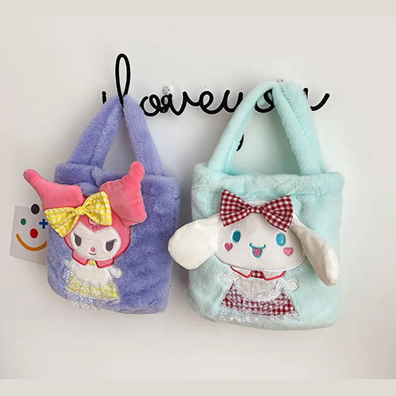

Sanrioed Plush Bag Kawaii Cartoon Kuromi Cinnamoroll Storage Bag Cute Anime Figure Plushie Doll College Style Handbag Girls Gift