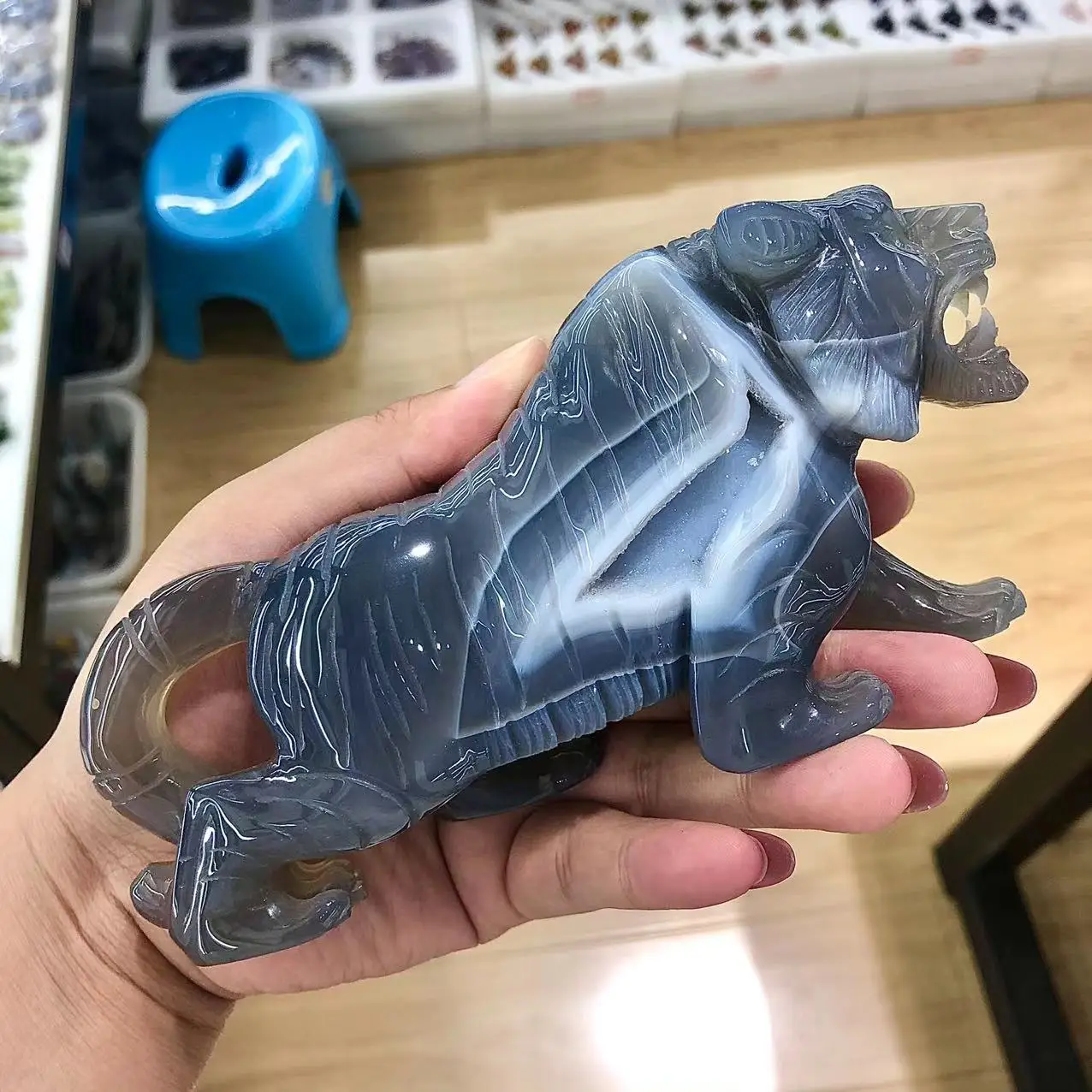 

Natural Agate Tiger Crystal Carvings Reiki Healing Stones Gemstones For Home Decoration Gift