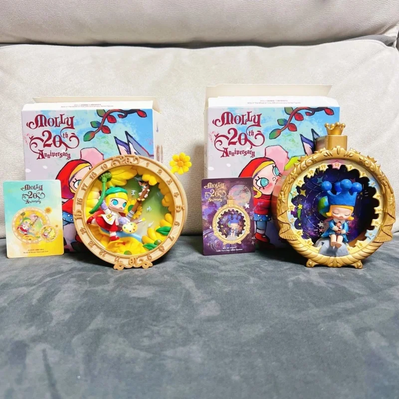 Фото POP MART Molly 20-летие: Серия Time Rotation – Коллекционная фигурка-сюрприз (Blind Box) для декора рабочего стола, игрушка-машинка, подарочная коробка-сюрприз №4