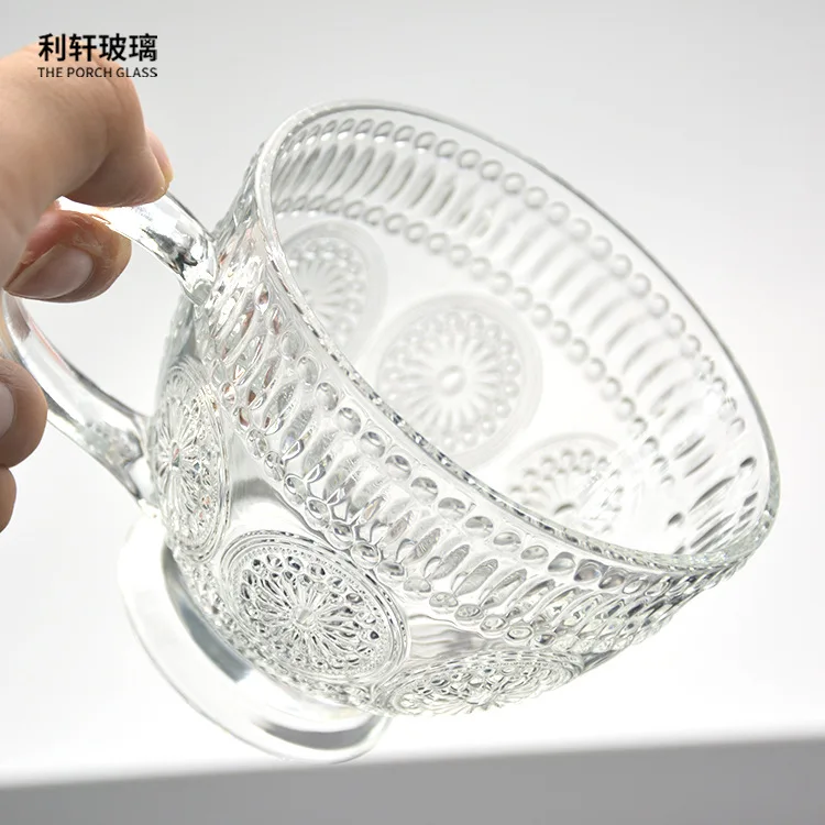 

Ретро стеклянная чашка