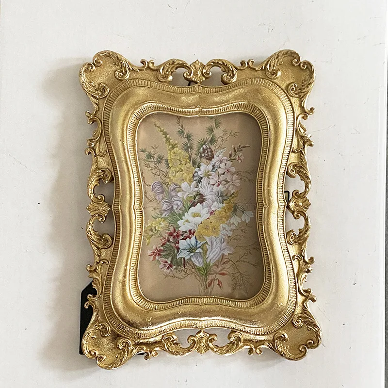 

Золотая прямоугольная фоторамка из смолы