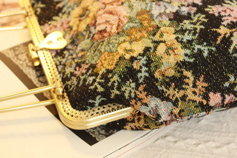 Lost in Vinatge Gold Silk Thread Bag Metal Handle with 1m Antique Copper Chain Handmade Kiss Lock Handbag Metal Frame  Elegant