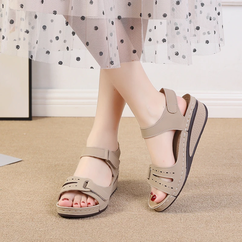 

Летние сандалии, женская обувь, сандалии на танкетке в стиле ретро, мягкая дышащая нескользящая обувь, женские уличные повседневные сандали...