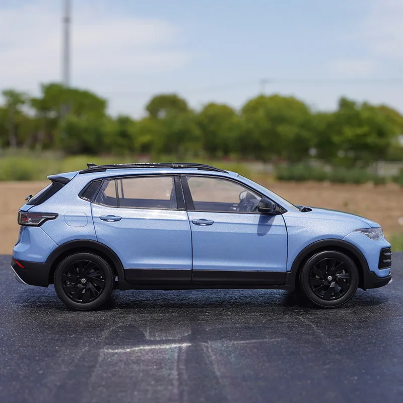 Фото Масштабная модель автомобиля VW Tharu XR SUV 1:18, литая под давлением, из сплава, внедорожник Tharu XR, игрушечная модель, подарок для мальчиков, в оригинальной коробке №3