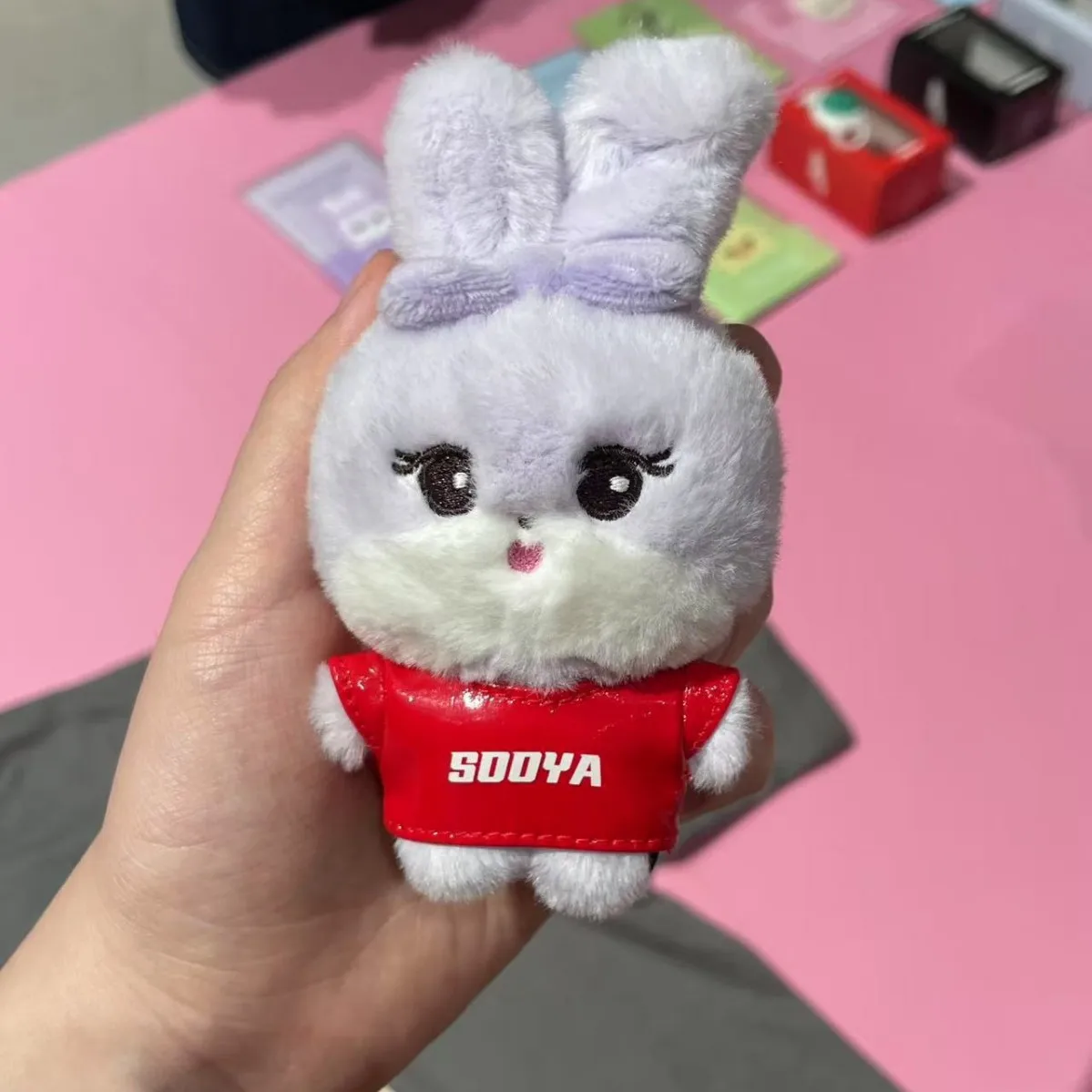 Фото Новая розовая плюшевая кукла BORN PINK: плюшевые игрушки Джинни, Лиса, Розэ, Джису, милые мягкие игрушки, подарки для фанатов №4