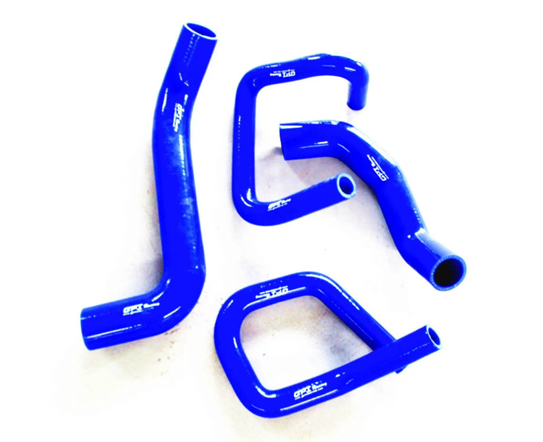 Силиконовый патрубок системы охлаждения ford fusion. Силиконовый шланг охлаждения. Силиконовый шланг охлаждения. Силиконовые шланги системы охлаждения фольксваген гольф 3. Патрубок на мотоцикл.