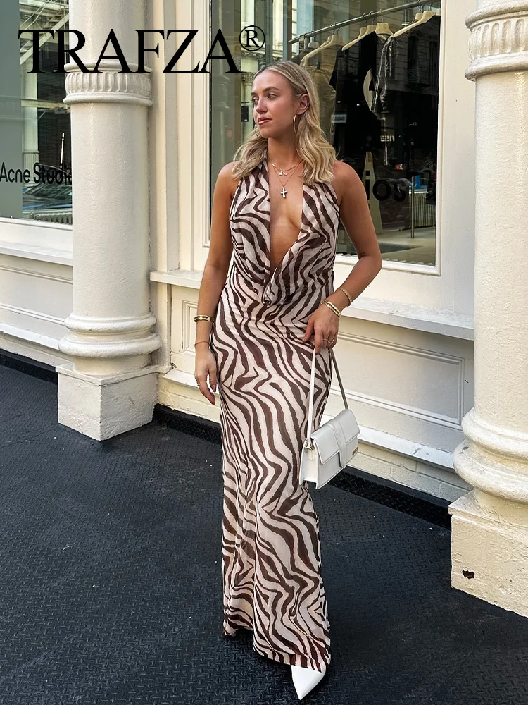 Женское платье в полоску с открытой спиной и лямкой на шее