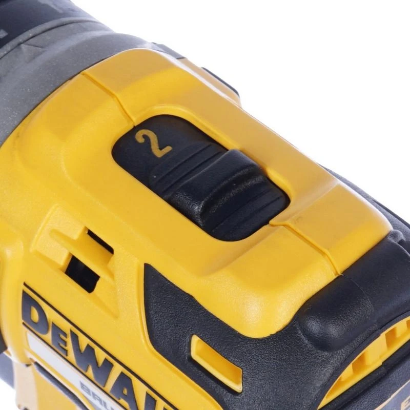 Дрель-шуруповерт аккумуляторная DeWalt DCD796P2 (2 Li-Ion батареи напряжение 18В 2 скорости
