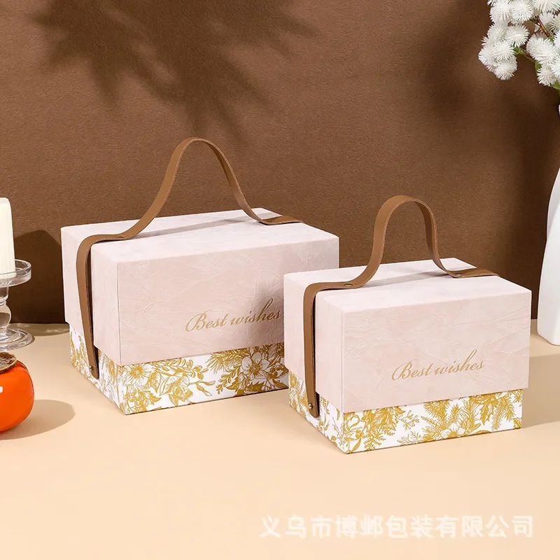 

Красная фланелевая подарочная коробка