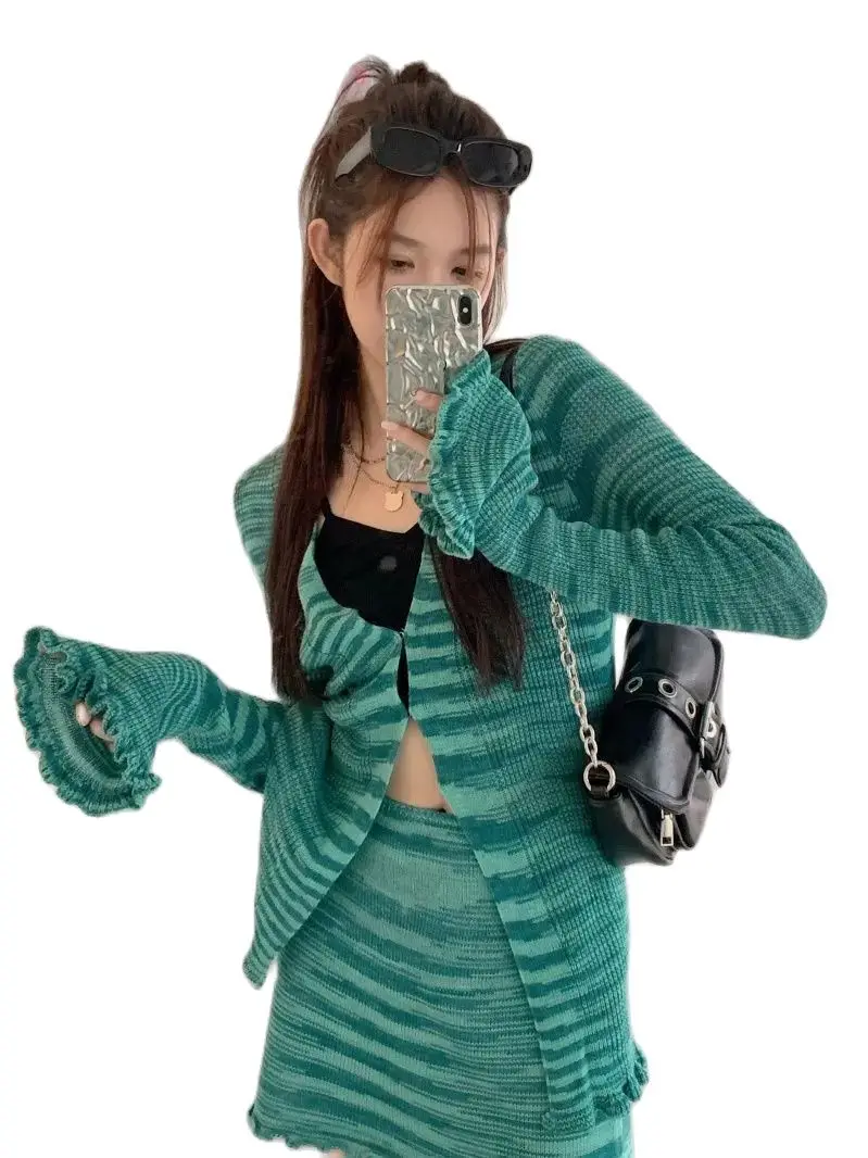 Женский комплект из двух предметов зеленый полосатый трикотажный кардиган с