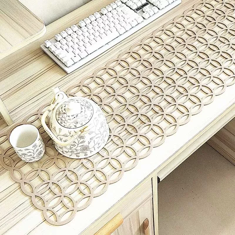 

Felt Tablecloth Table Runners Hollow Out Adiabatic Anti-slip Table Mats 102x30cm