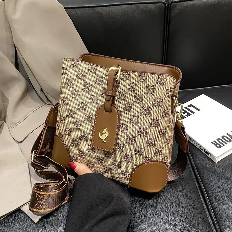 Popular Bag 2023 New Fashionable Crossbody Bag Box Popular Bucket Bag