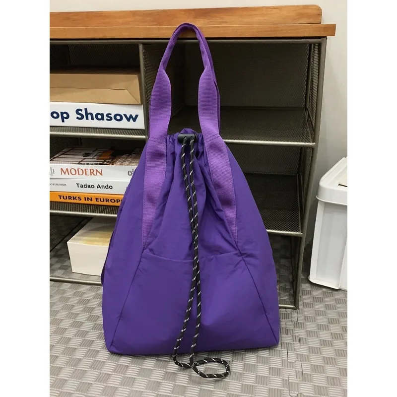 Нейлоновый вместительный рюкзак на шнурке