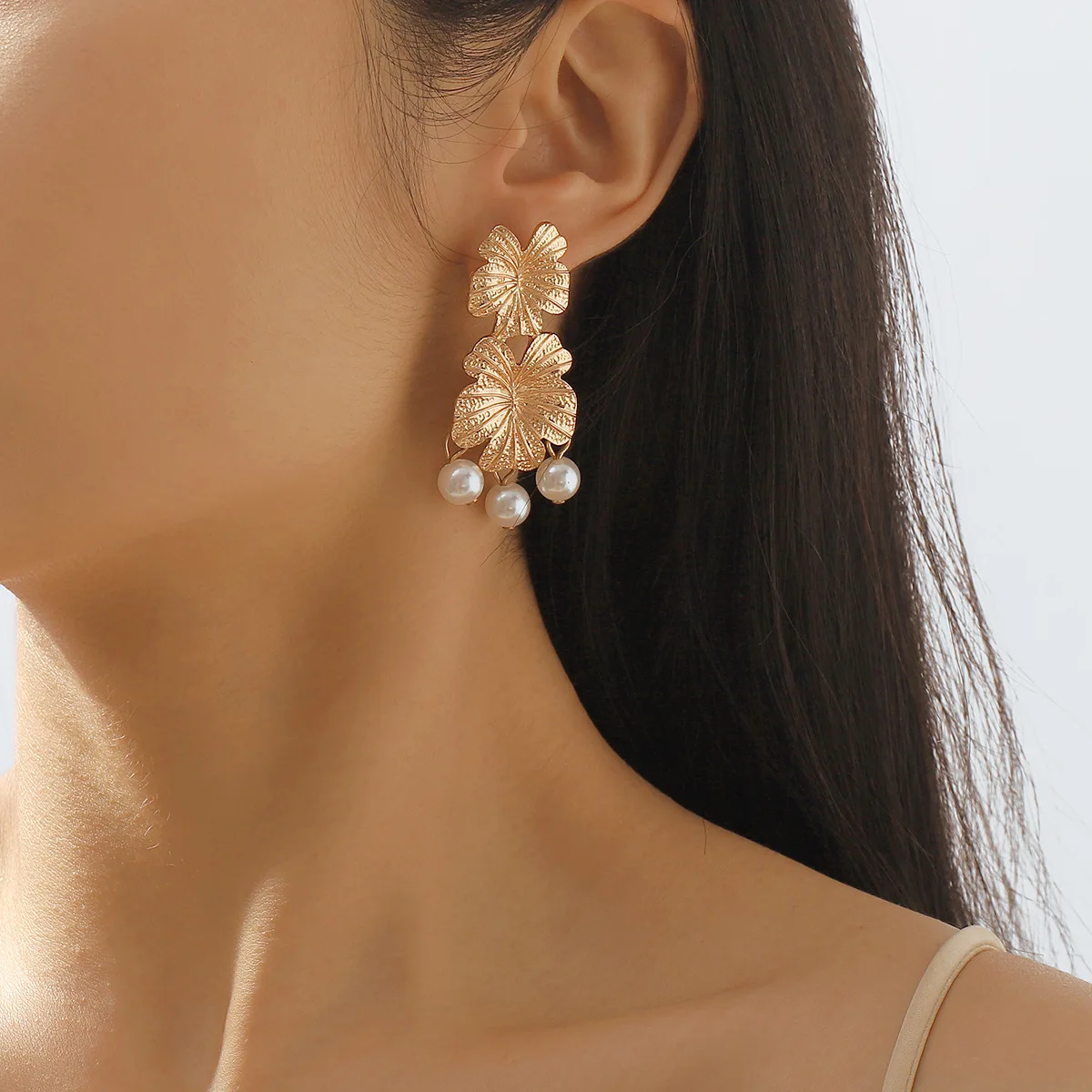 

Medieval Floral Double Floral Panels Pearl Pendant Earrings Vintage Light Luxury Niche Design Elegant Women's Banquet Earrings